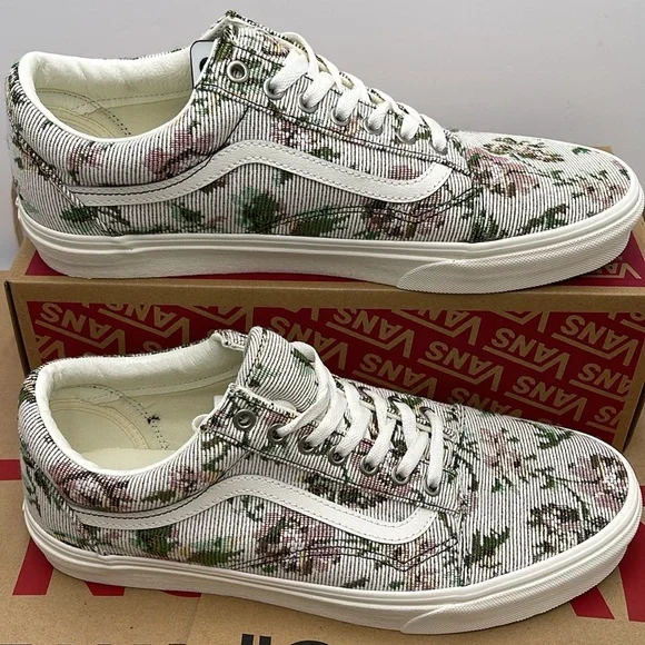 Vans Men’s Old Skool Tapestry Floral Marshmallow
VN000CP5CCZ
Sneakers - Picture 2 of 16